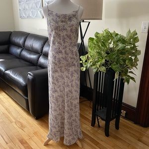 Flowy & feminine floral dress